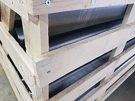 wooden boxes ready for transport with stainless steel profiles Holztansportkiste für Edelstahlrohr