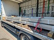IPE Edelstahl auf LKW verladen