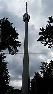 Stuttgarter Fernsehturm mit Turmkorb aus geschliffenen Edelstahlprofilen von Lechner Edelstahl