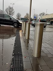 Pillar against violenc in the entrance area of shopping centre