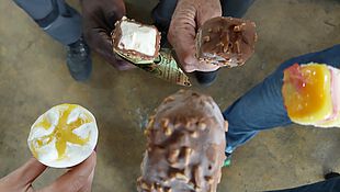 [Translate to Englisch:] Buttermilch Zitroneneis zur Hitzefrei Pause bei Lechner Edelstahl