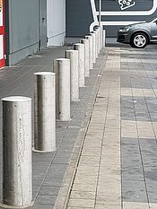 AISI 316L posts against volence at the entrance area